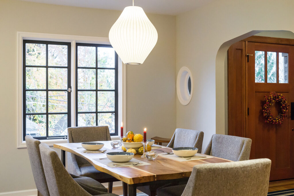 At the Alameda Modern, the traditional details of the home were preserved and repeated throughout the renovation. These include the arches between the rooms and the circular window next to the front door.